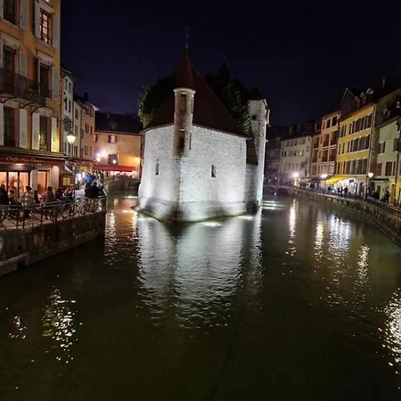 Face Au Lac Annecy Exterior photo